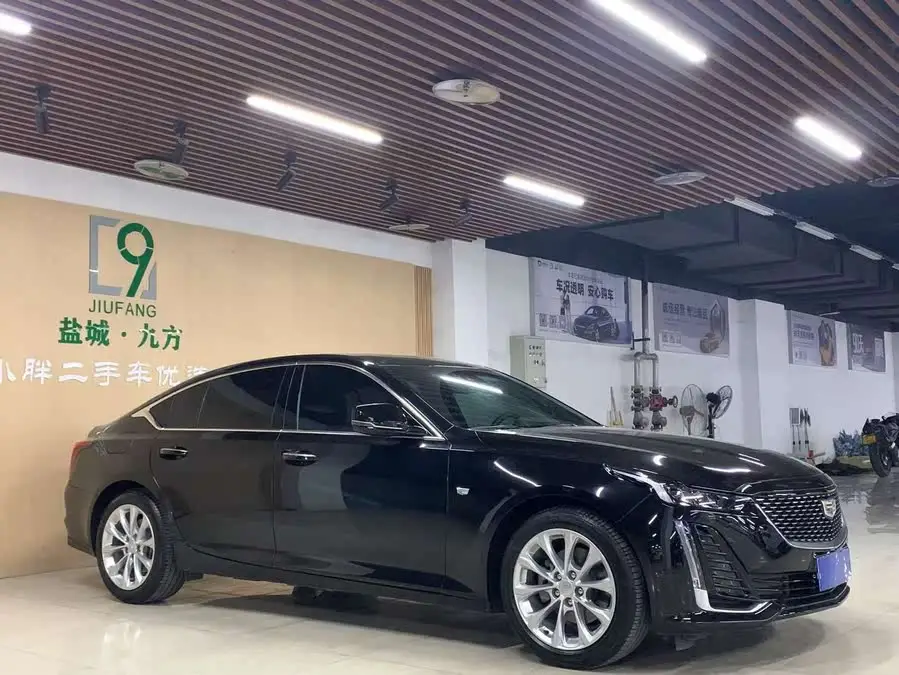 كاديلاك CT5 2023 28T فاخرة (الإصدار القياسي)