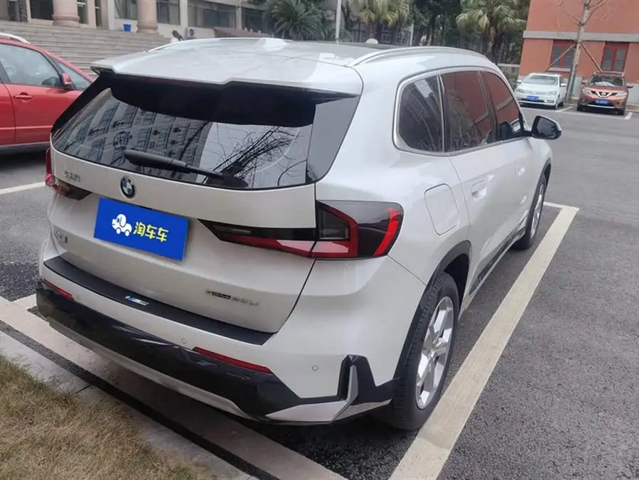 بي إم دبليو X1 2023 sDrive20Li حزمة تصميم X