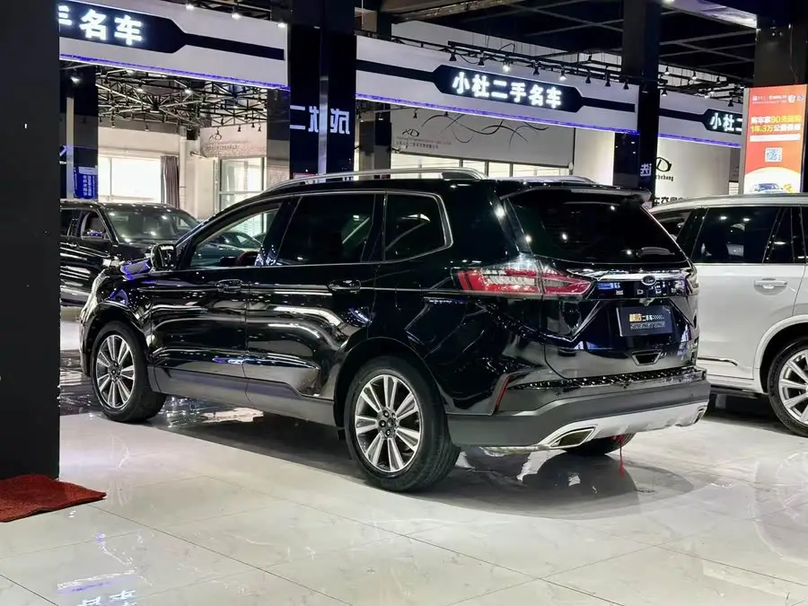 2021 Ford Edge PLUS EcoBoost 245 Two-Wheel Drive Platinum 5-Seater