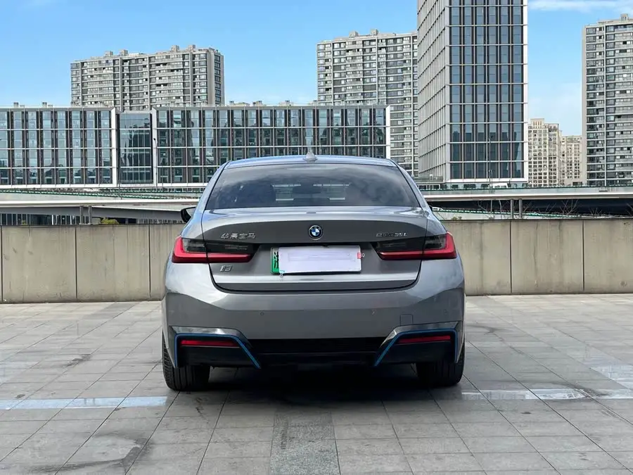 بي إم دبليو i3 2022 eDrive 35 L