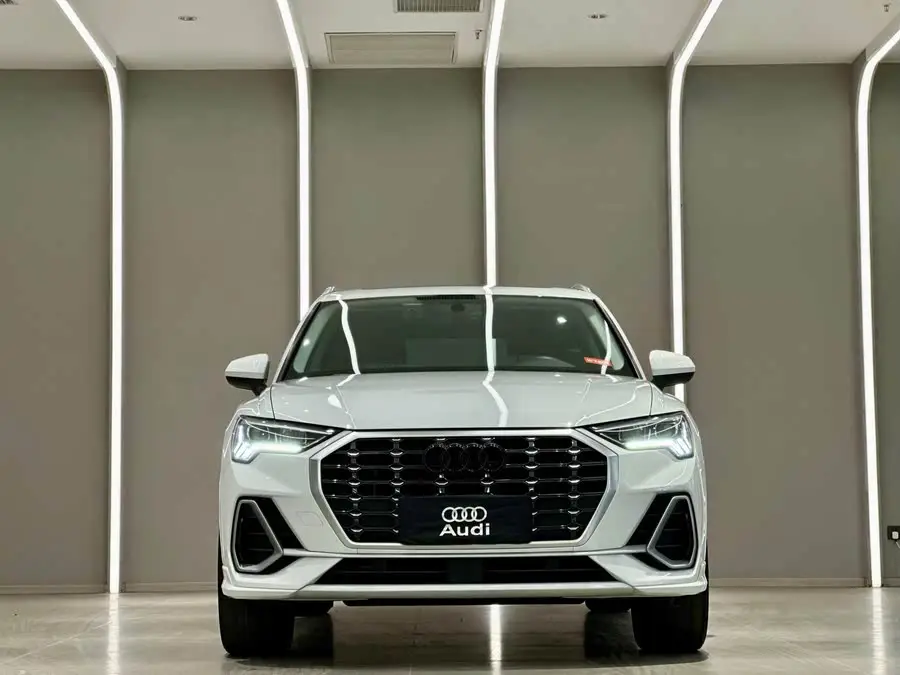 Audi Q3 2020 35 TFSI Fashion Dynamic Model