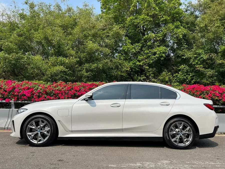 بي إم دبليو i3 2023 eDrive 40 L حزمة الليل