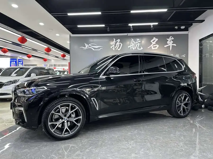 بي ام دبليو X5 2022 موديل مُحدث xDrive 40Li حزمة رياضية M