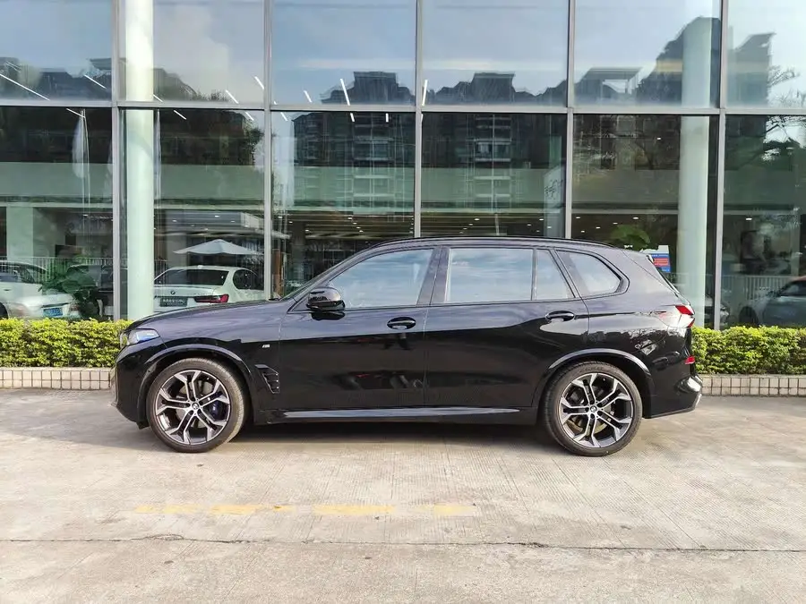 بي إم دبليو X5 2023 موديل xDrive 40Li حزمة M الرياضية الليلية
