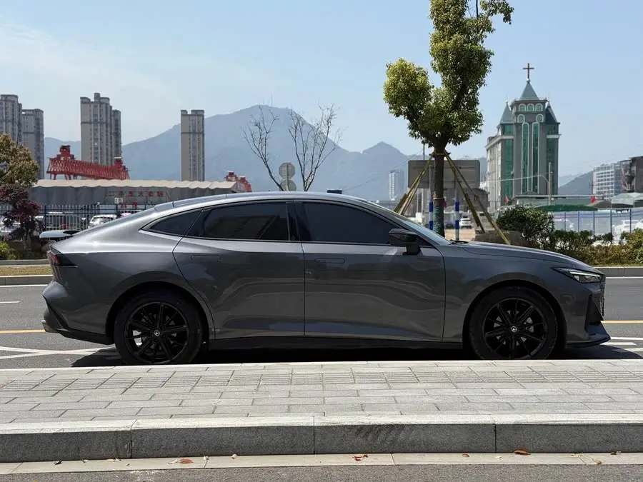Changan UNI-V 2023 1.5T Premium