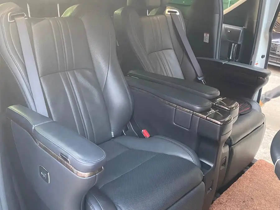 ألفارد 2021 هايبرد 2.5 لتر الفئة المميزة