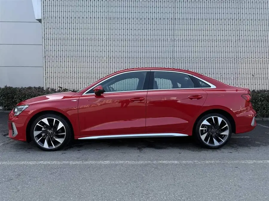 أودي A3 2022 A3L ليموزين 35 TFSI الطراز الرياضي الأنيق