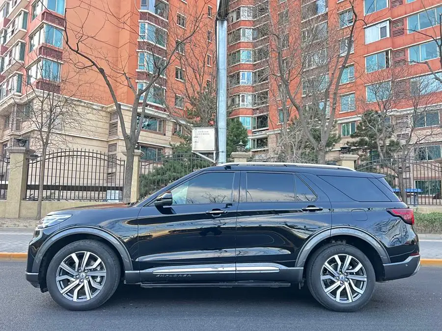 مستكشف 2023 نسخة EcoBoost 285 دفع رباعي Titanium 7 مقاعد