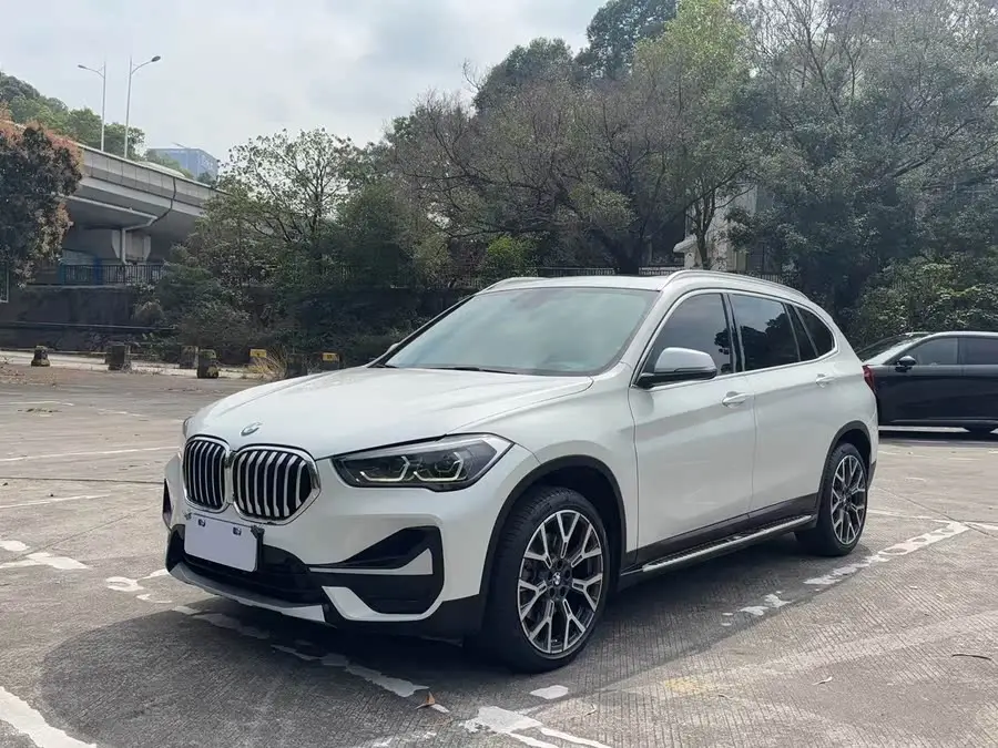 بي إم دبليو X1 2021 xDrive25Li الفاخرة