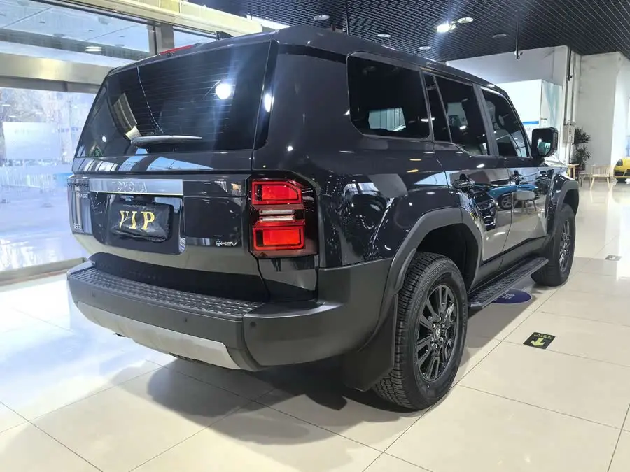 برادو 2024 2.4T نسخة TX الشاملة 6 مقاعد