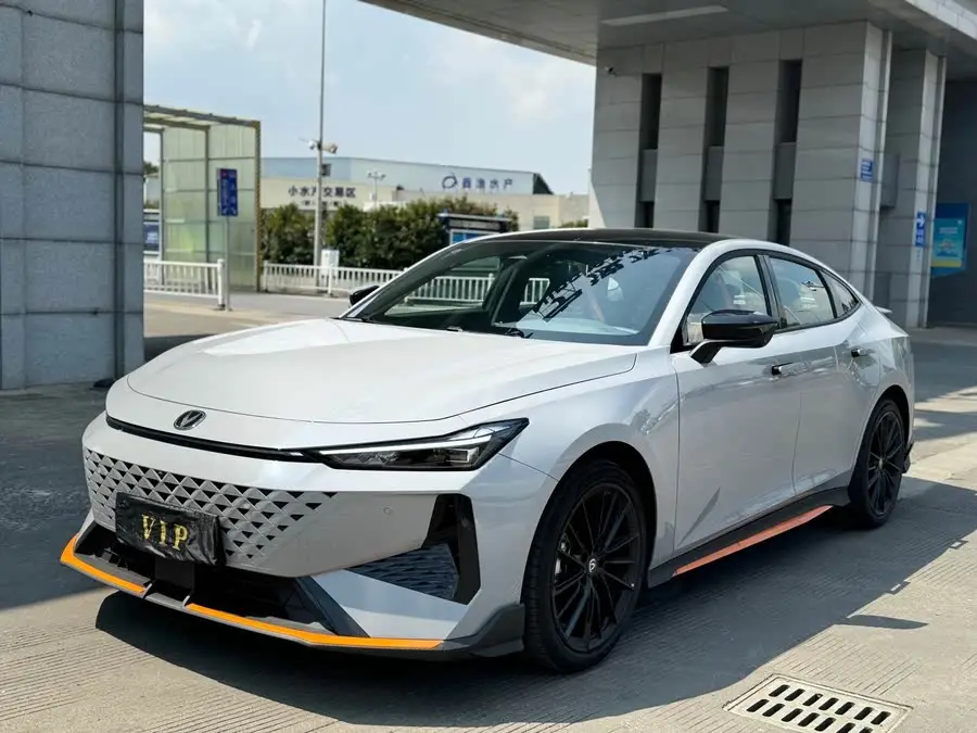 تشانغان UNI-V 2024 1.5T نسخة رياضية فاخرة