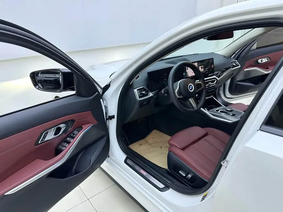 بي ام دبليو i3 2023 eDrive 40 L حزمة الليل