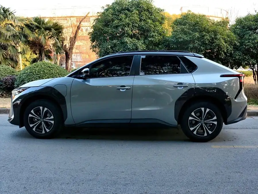 فاو تويوتا bZ4X 2022 طراز دفع رباعي عالي الأداء PRO