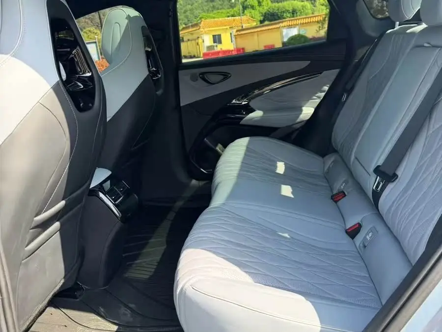 ختم 2022 موديل 700 كم نسخة الدفع الخلفي طويلة المدى