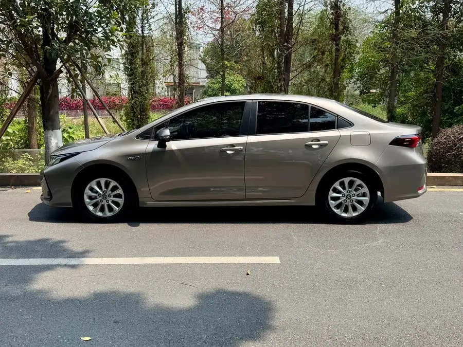 2021 كورولا هايبرد 1.8 لتر E-CVT إصدار النخبة