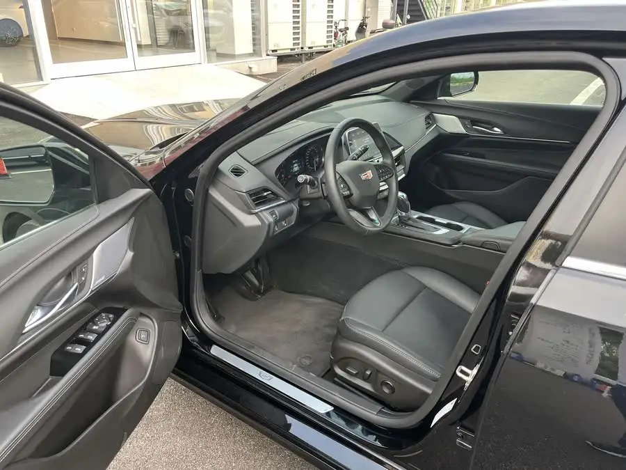 كاديلاك CT4 2023 28T الفاخرة