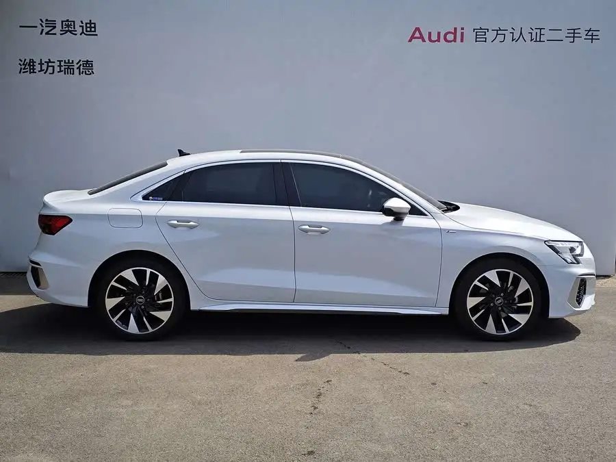 أودي A3 2023 A3L ليموزين 35 TFSI طراز رياضي أنيق