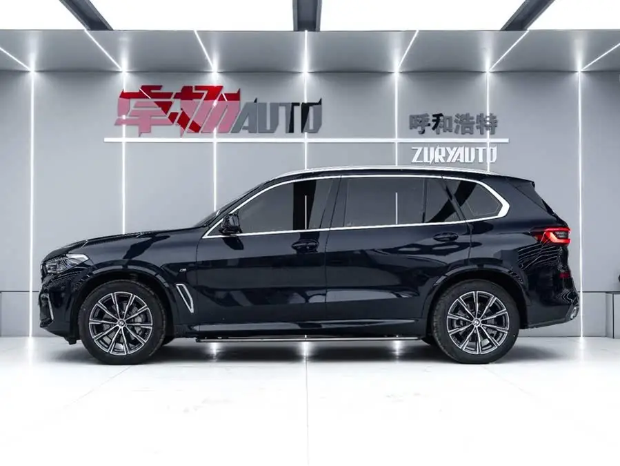 بي إم دبليو X5 2022 xDrive 30Li حزمة M الرياضية