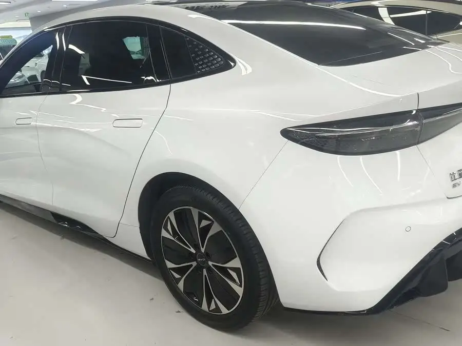 ختم 2022 طراز 550 كم النسخة المميزة ذات الدفع الخلفي المدى القياسي