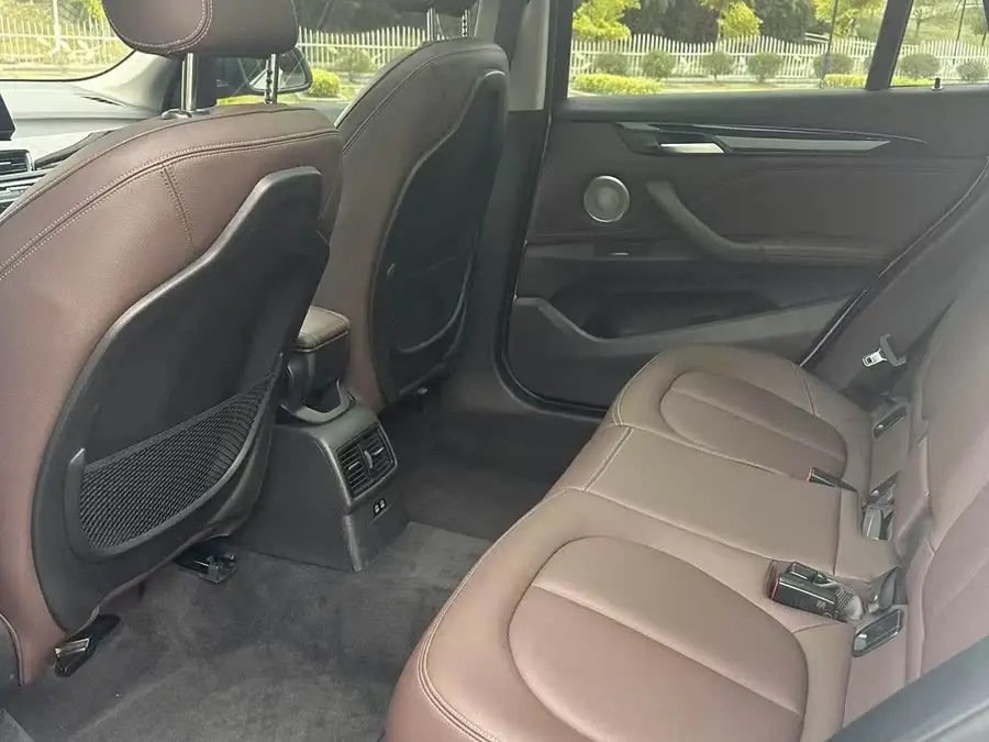 بي إم دبليو X1 2021 sDrive20Li النسخة العصرية