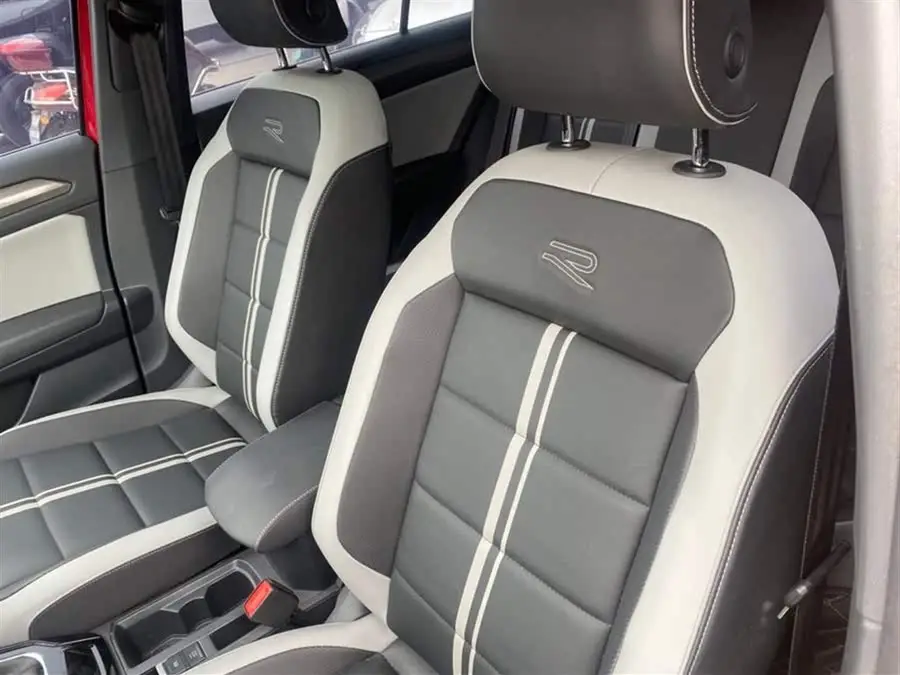 T-ROC 2023 طراز 300TSI DSG دفع ثنائي نسخة نجوم