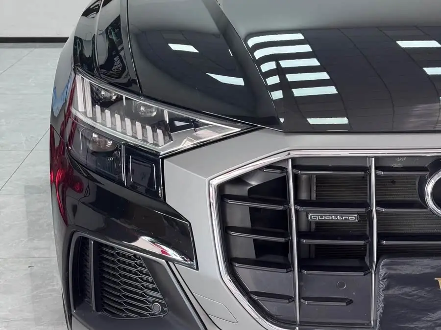 أودي Q8 2022 55 TFSI الطراز الفاخر الرياضي