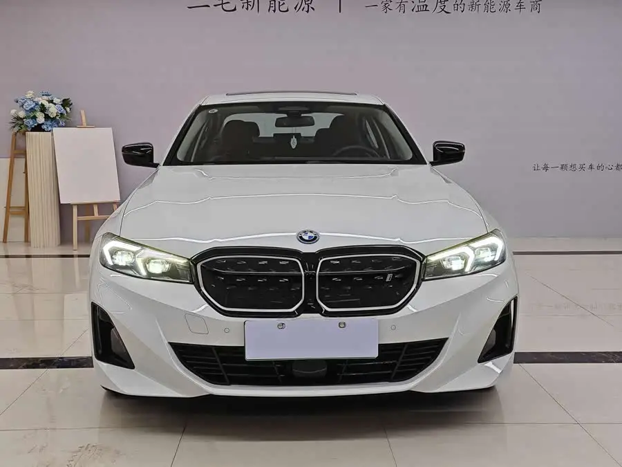 بي إم دبليو i3 2023 eDrive 40 L مجموعة الليل