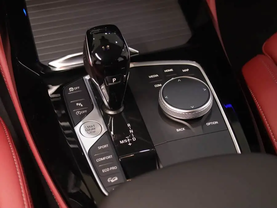 بي إم دبليو X4 2022 xDrive 25i حزمة رياضية M