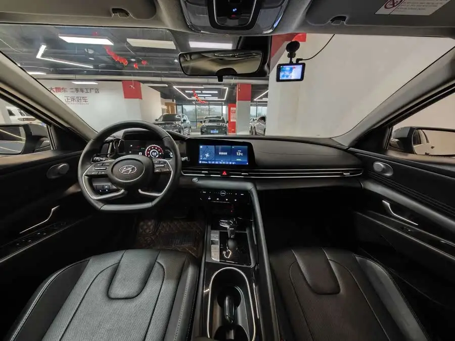 Elantra 2021 1.5L CVT LUX Premium Edition