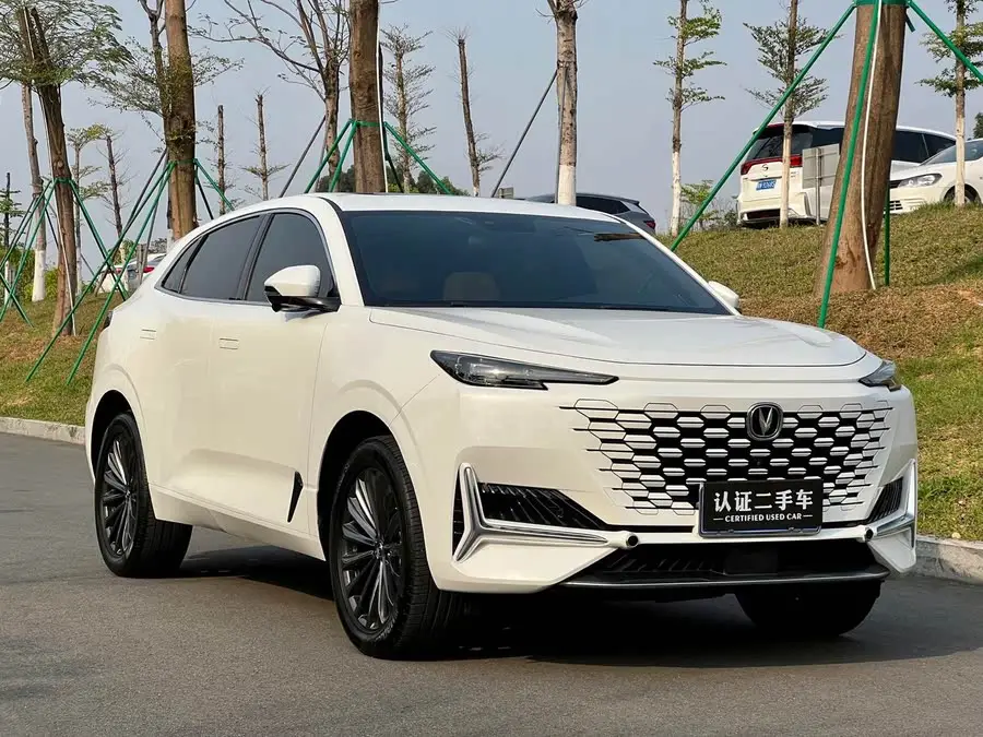 شانغهاي UNI-K 2021 2.0T التميز