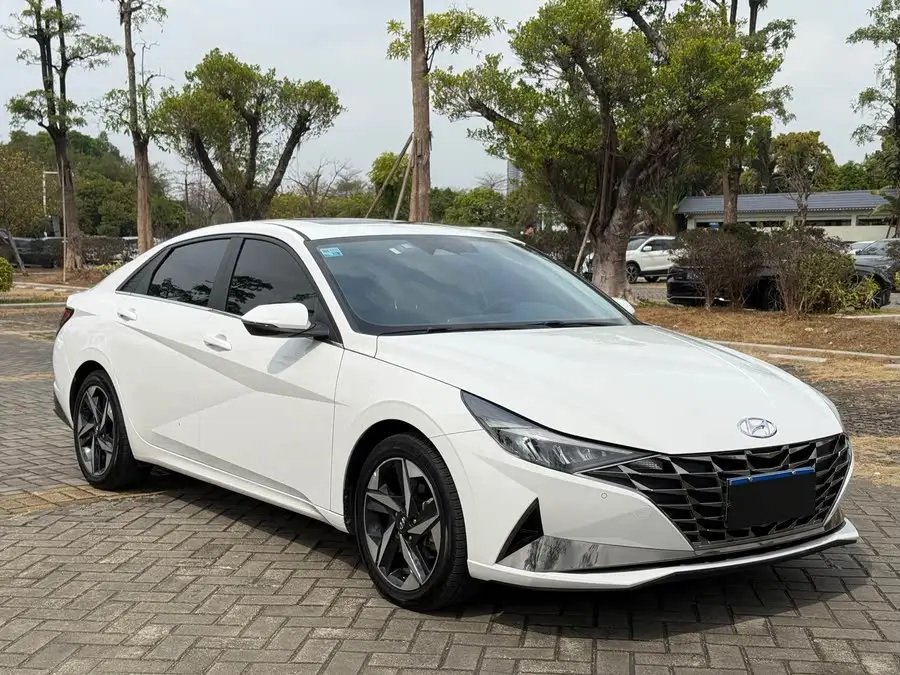 إيلانتر 2022 فئة 1.5 لتر CVT لUX المتميزة