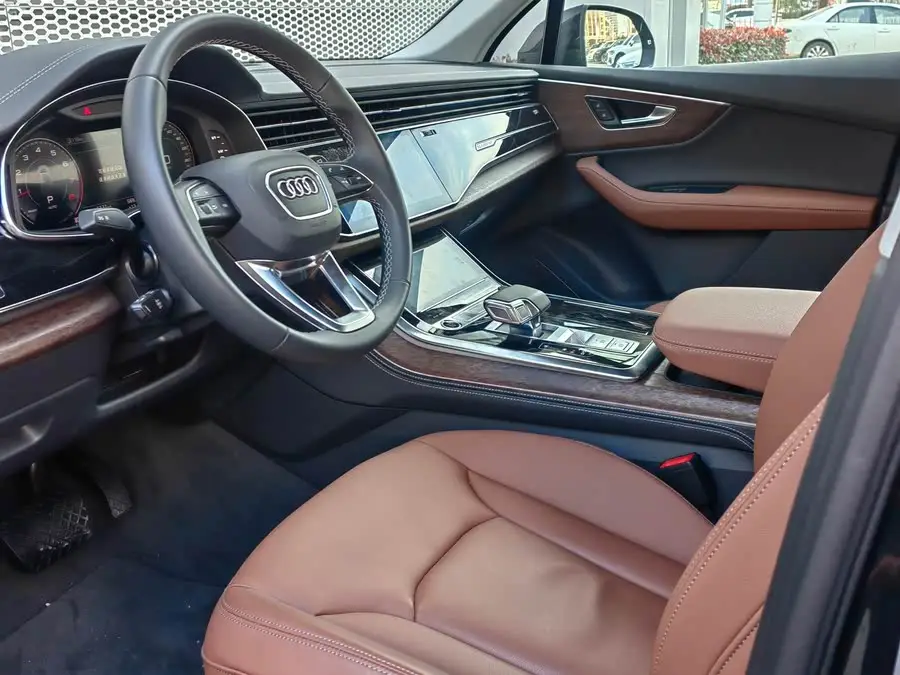 Audi Q7 2024 45 TFSI quattro S line Black Warrior Edition