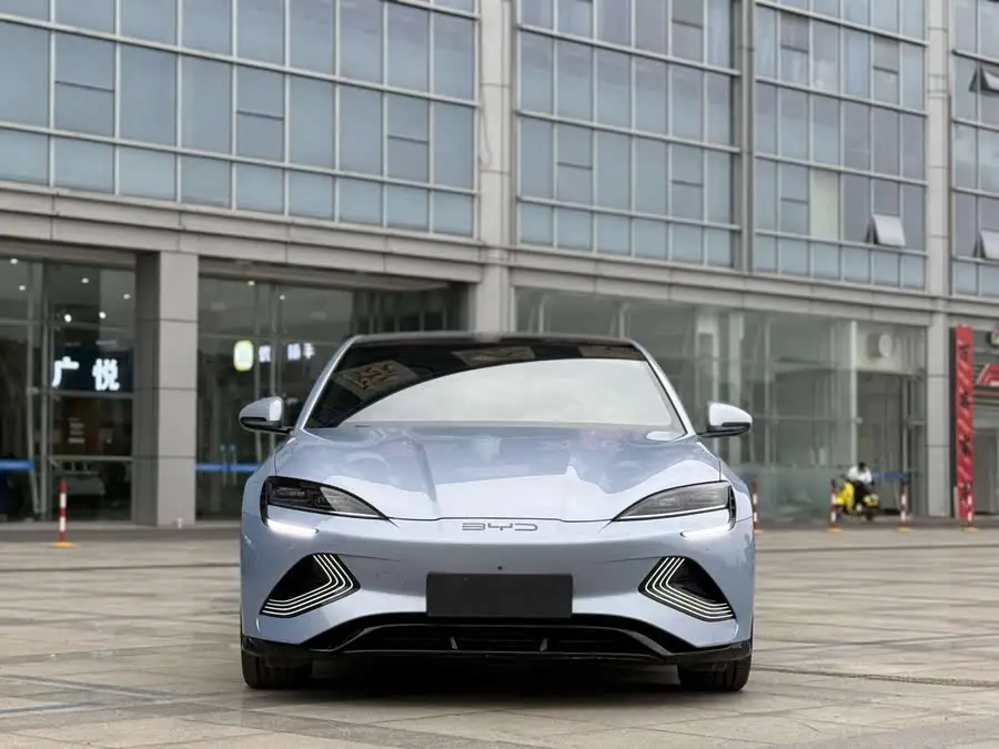 ختم 2022 إصدار 550 كم المدى القياسي دفع خلفي إصدار متميز