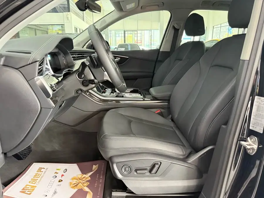 Audi Q7 2023 45 TFSI quattro S line Sport