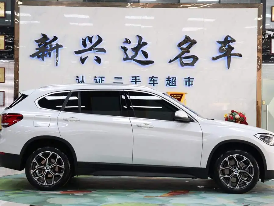 بي إم دبليو X1 2022 sDrive25Li الطراز الرائد