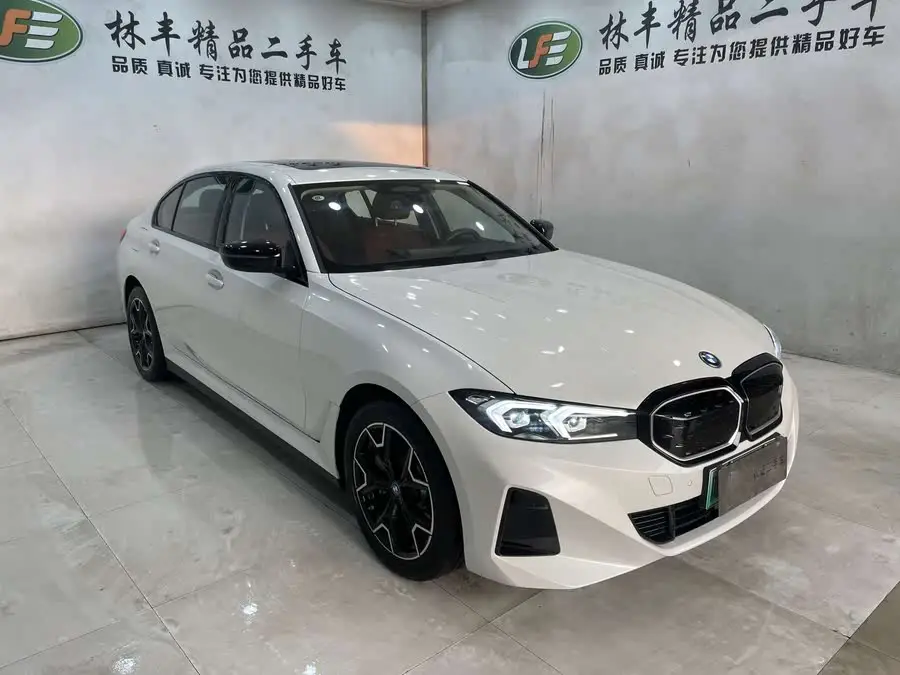 بي إم دبليو i3 2023 eDrive 40 L مجموعة الليل