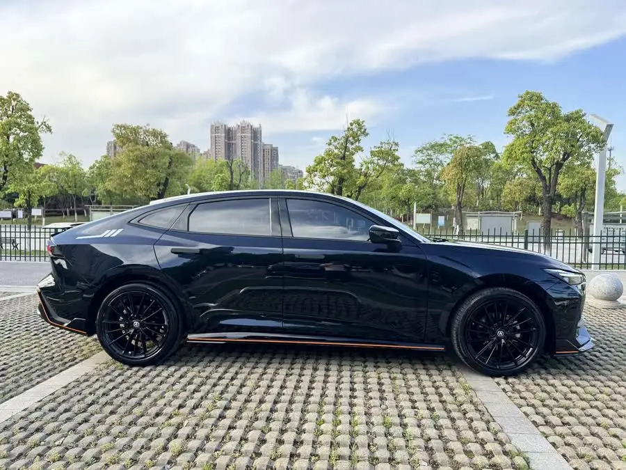 شانغن UNI-V 2023 1.5T نسخة رياضية