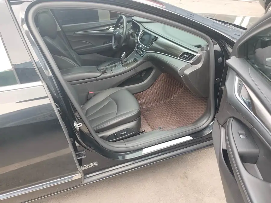 بيوك لاكروس 2022 652T فاخرة