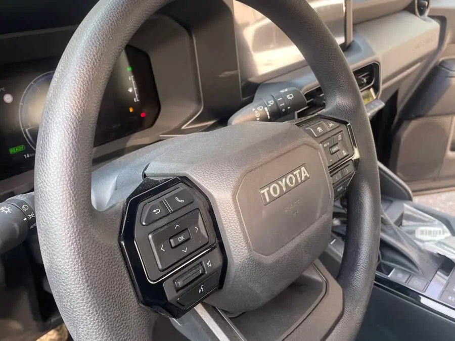 برادو 2024 2.4T إصدار BX للتضاريس 5 مقاعد