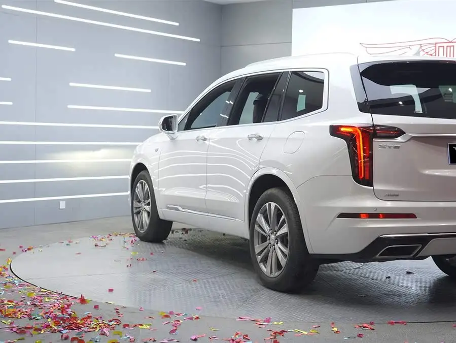 كاديلاك XT6 2021 28T طراز 7 مقاعد دفع رباعي فاخر