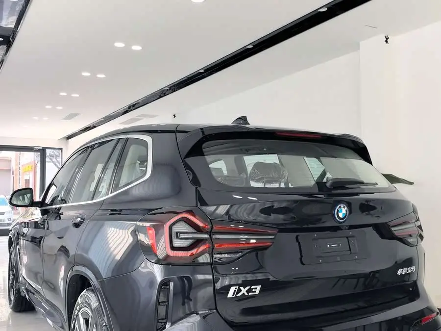 BMW iX3 2024 Leading Model