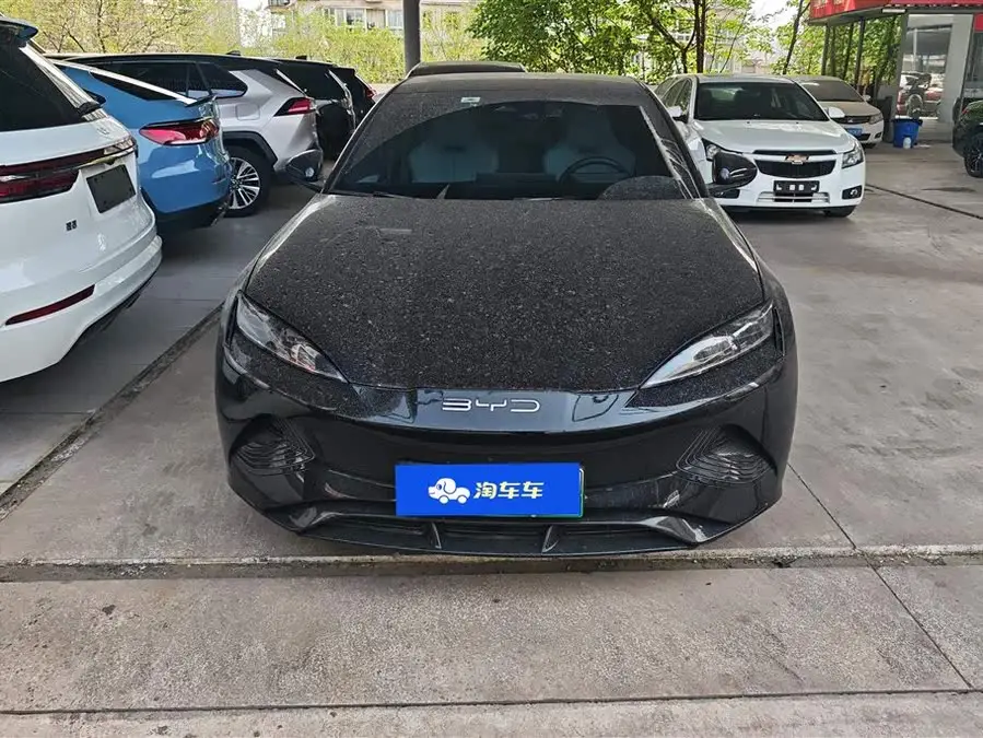 سيال 2022 موديل 550 كم النسخة النخبوية ذات الدفع الخلفي المدى القياسي