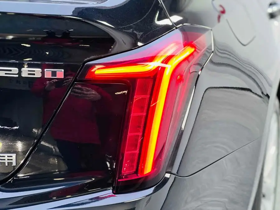 كاديلاك CT5 2022 28T الفاخرة (الإصدار القياسي)