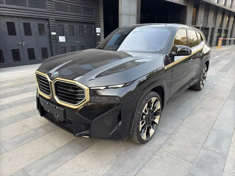 بي إم دبليو XM 2023 النموذج الأساسي