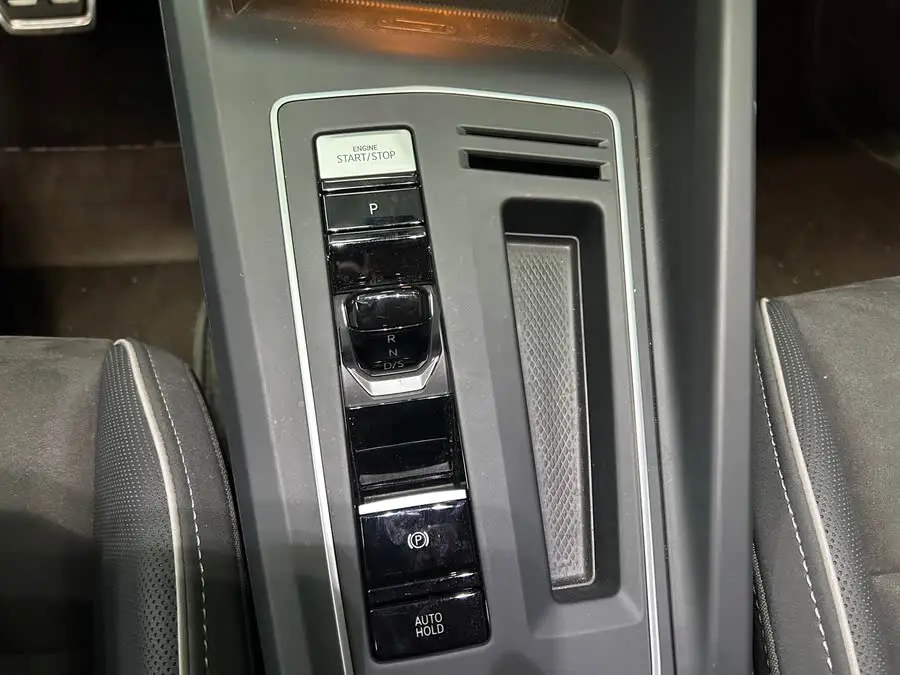 Golf 2023 Model 280TSI DSG R-Line