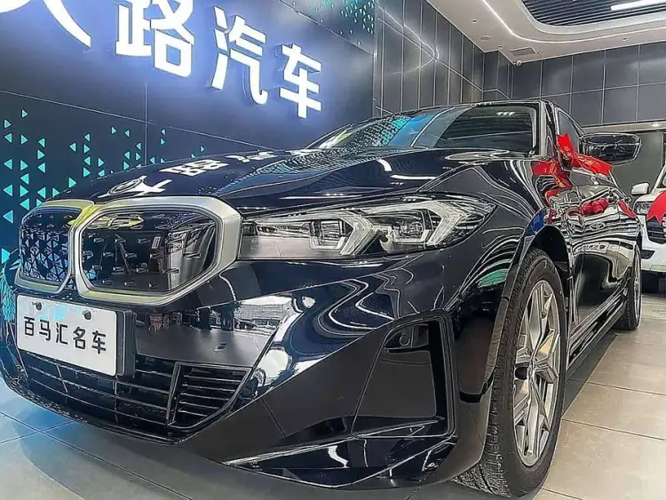 BMW i3 2025 eDrive 35 L