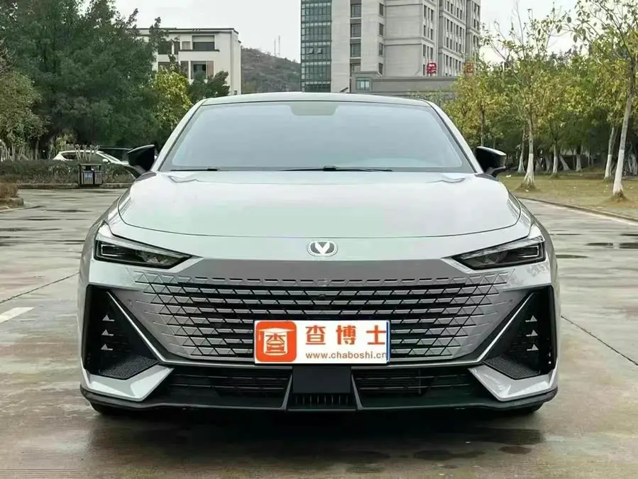 Changan UNI-V 2022 1.5T Intelligent Navigation Version