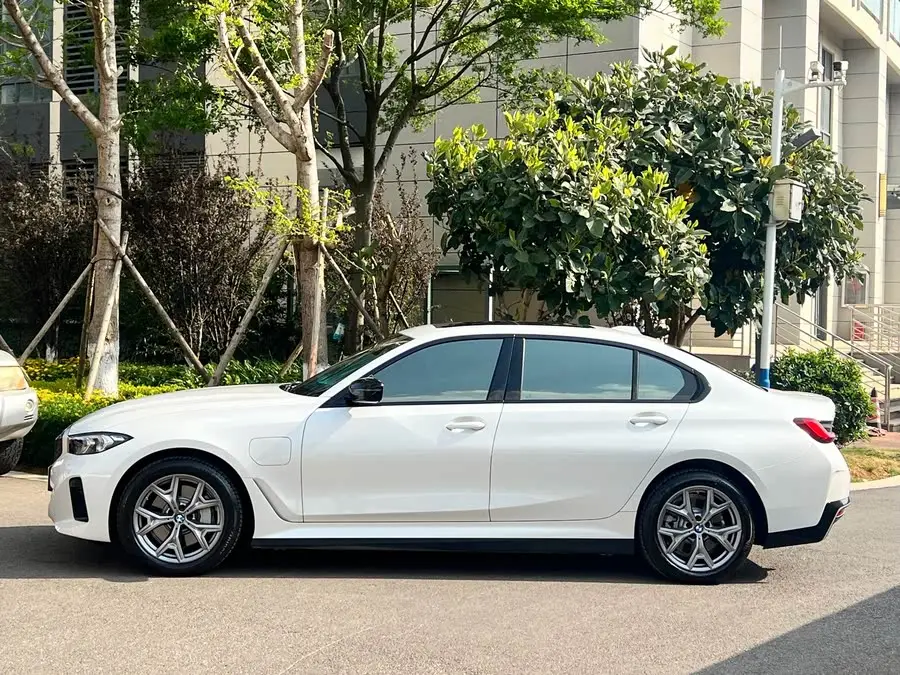 بي إم دبليو i3 2025 eDrive 35 L