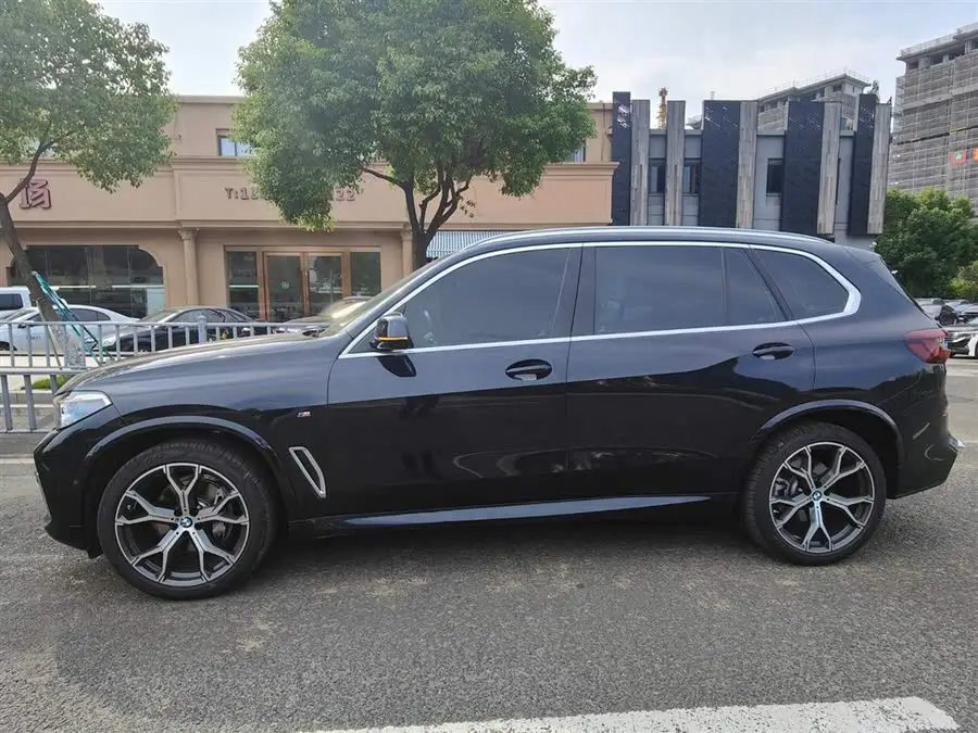 بي إم دبليو X5 2022 xDrive 30Li باقة M الرياضية الفاخرة