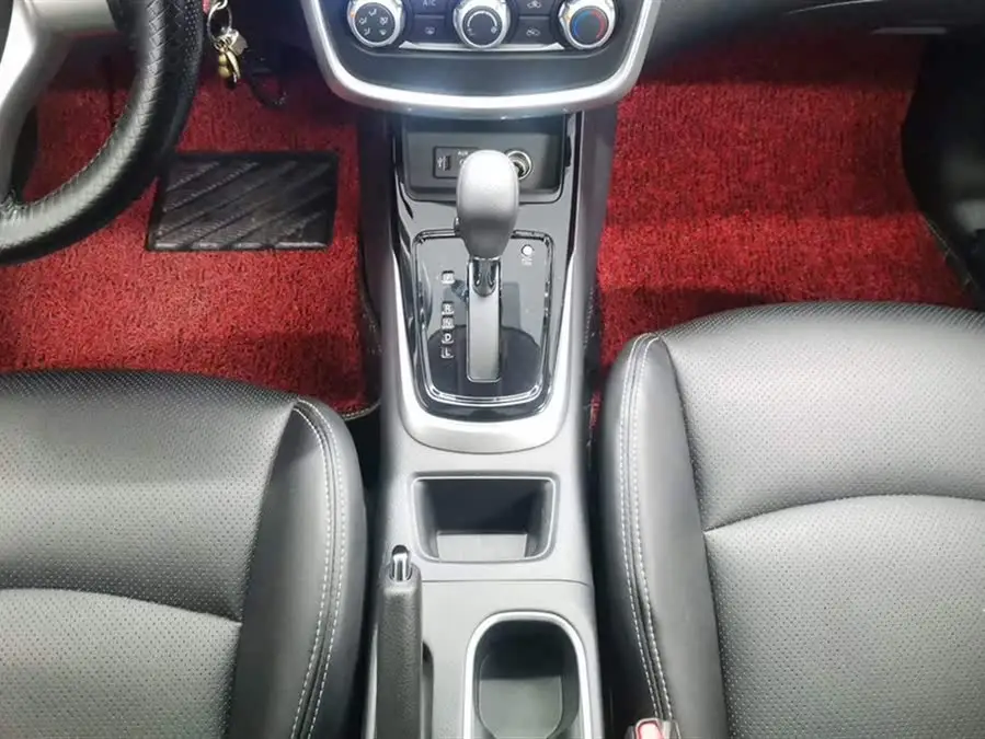 نيسان تييدا 2021 1.6 لتر CVT الإصدار الرائع